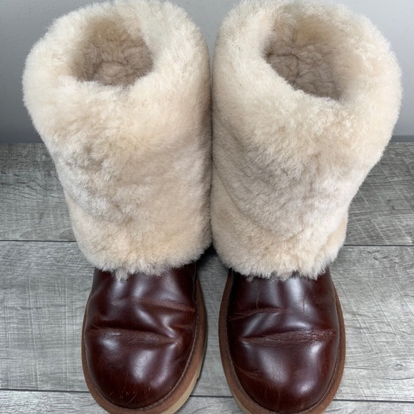 UGG Australia 1008823 Patten Chestnut Sheepskin Cuff Short Booties Boots Size 6 - Picture 3 of 9
